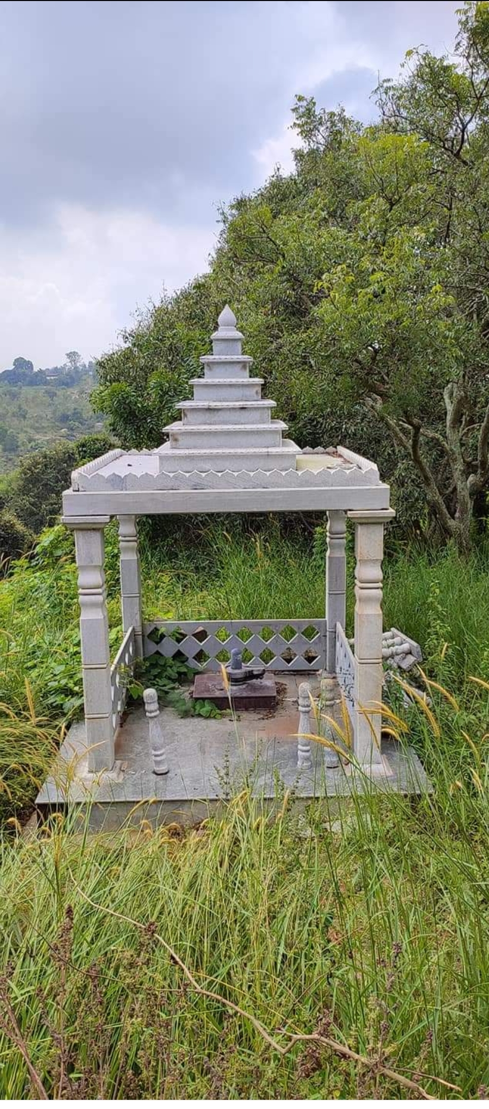 Mantapa in the entrance