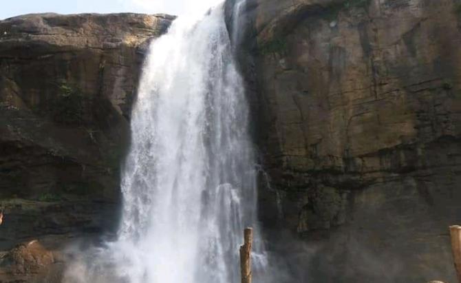 വാൽപ്പാറയിലെ ഉദയവും, അളിയാർ ഡാമിലെ മീൻ പൊരിച്ചതും  