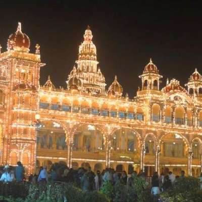 ദസറയിൽ അണിഞ്ഞൊരുങ്ങിയ മൈസൂരൂ.