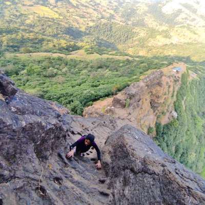 കാടും കല്പടികളും കടന്ന് ഹരിഹർ കോട്ടയിൽ 