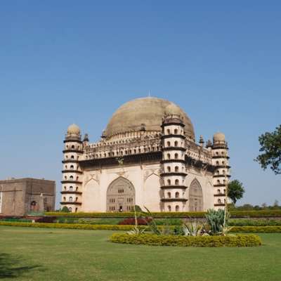 Gol Gumbaz - India's only Whispering Gallery