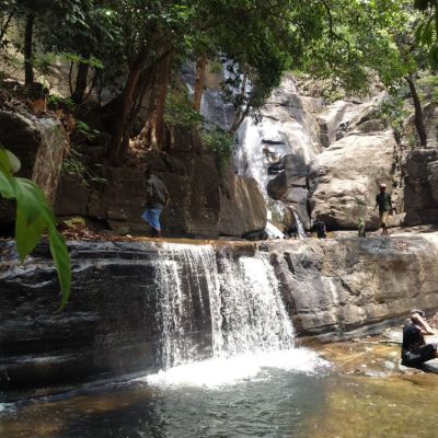 വാഴ്‌വാൻതോളിലേക്ക് ഒരു പെൺയാത്ര.