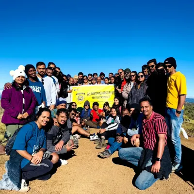 മഞ്ഞു തുള്ളികൾ മുത്തമിടുന്ന മേഘങ്ങൾ നെറുകിൽ ചുംബിക്കാൻ കൊതിക്കുന്ന മീശപ്പുലിമലയിലേക്ക് പ്രണയമാണ് യാത്രയോട് ടീമിനോടൊപ്പം 